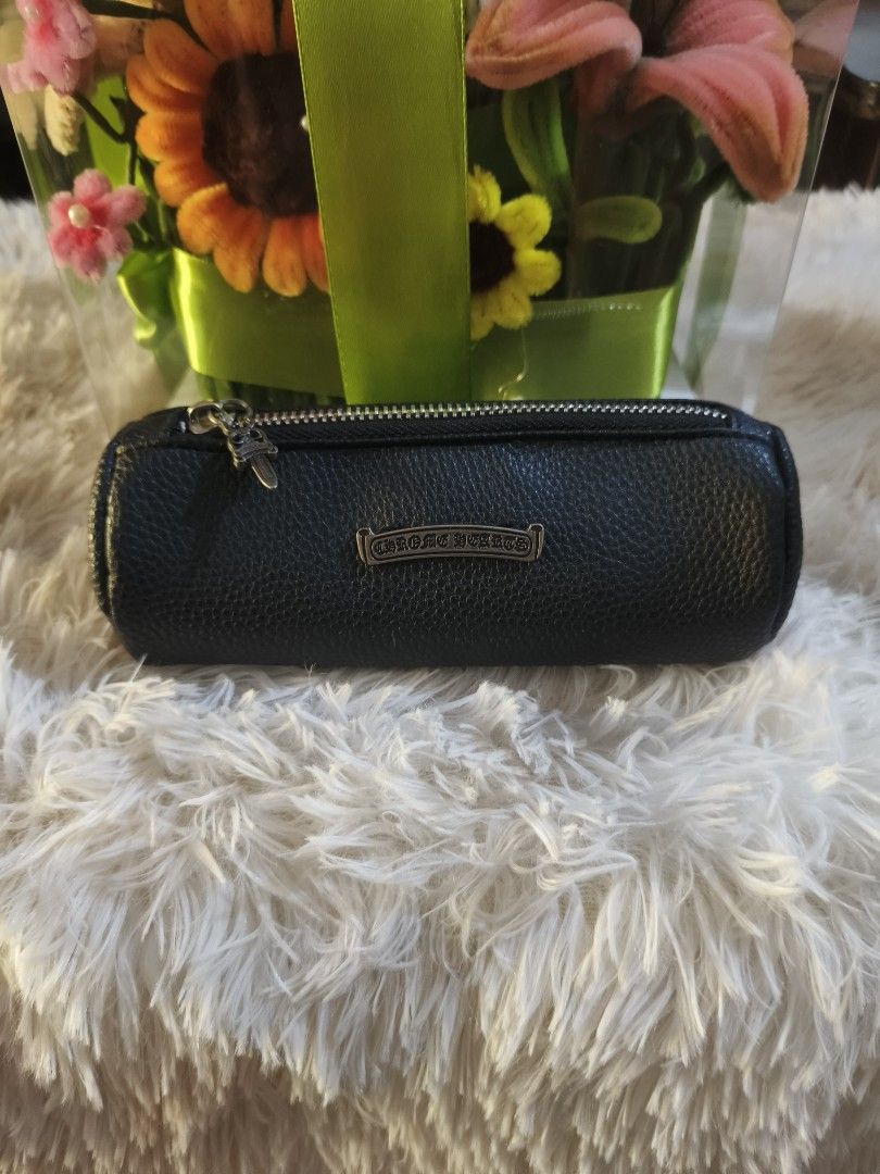Chrome Hearts case (Category: Wallets & Card Holders) located in Siniloan. Submitted by talktotheroses (Listing ID 1470296600, Image 1). Description: .