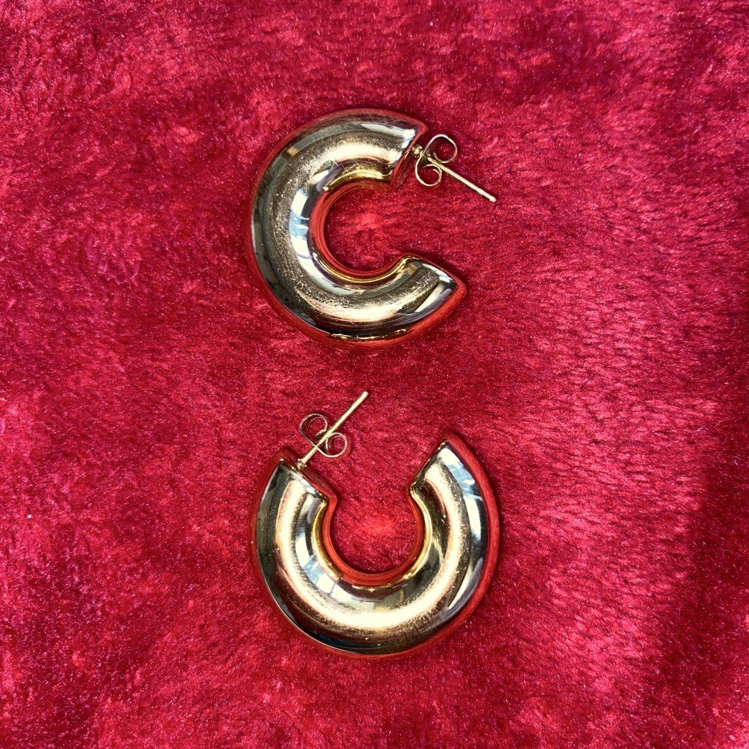 Chunky Gold Hoop Earrings (Category: Earrings) located in Baguio. Submitted by from.deana (Listing ID 1470166616, Image 2). Description: - Style: Thick gold plated hoops with a polished finish - Weight: Lightweight for all-day comfort - Closure: Standard post backings - Versatility: Bold statement piece for daily wear or going out - Condition: Clean and well-maintained.