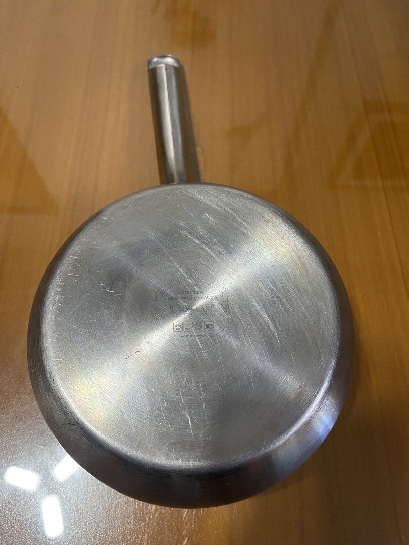 Cladin Stainless Deep Frying Pan 18cm (Category: Cookware & Accessories) located in Quezon City. Submitted by doublelkitchenware (Listing ID 1470187066, Image 3). Description: Cladin Stainless Steel Deep Frying Pan with spout 18x8.5cm Induction / Gas / Electric Tama ang kapal at bigat Fully clad Visible sign of usage / scratches Pick up or shipping via lalamove Provincial 🚚j&t Novaliches Qc .