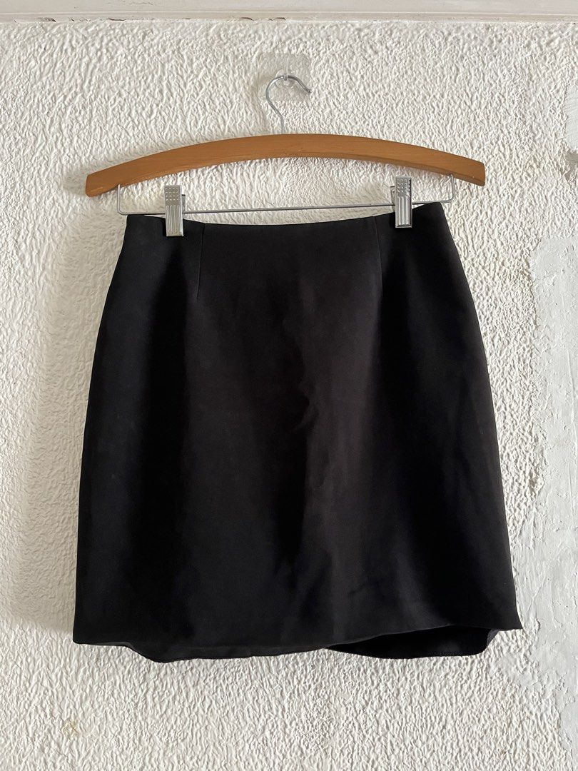 Classic Black Mini Skirt (Category: Skirts) located in Cebu City. Submitted by danabelleza (Listing ID 1470269387, Image 1). Description: - Color: Classic Black - Style: Structured mini skirt (not sewn hemline) - Closure: Standard back zip - Material: High-quality woven fabric that holds its shape well - Versatility: Neutral piece that easily matches any top in your closet.