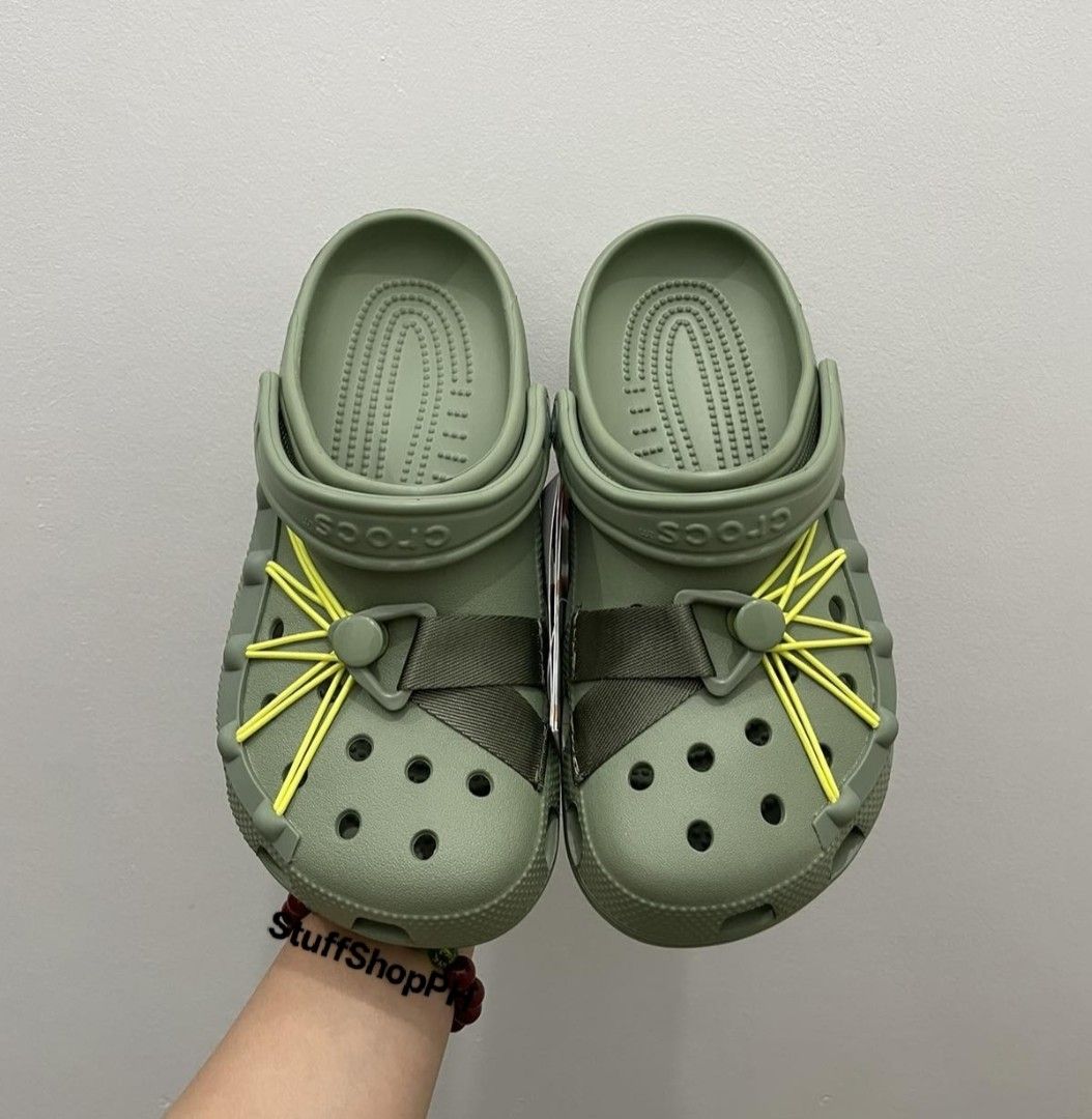 Classic lockdown Moss (Category: Slippers & Slides) located in Caloocan City. Submitted by annegarciichua (Listing ID 1470347927, Image 1). Description: Classic lockdown clog Moss M6/W8 M7/W9 M8/W10 M9/W11 M10/W12 💯 % Legit! ✅ Hang tags ✅ Zip lock.