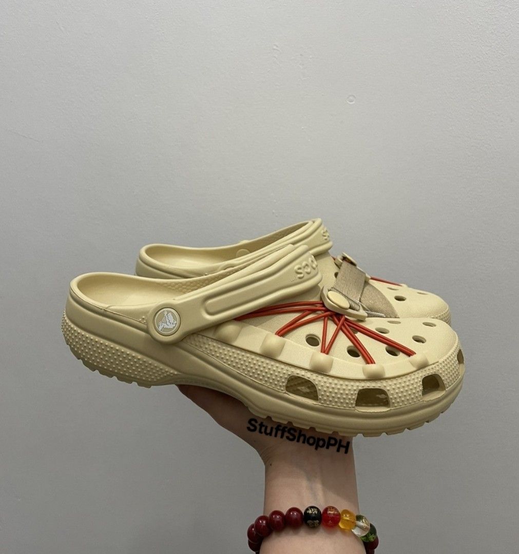 Classic lockdown Sesame (Category: Slippers & Slides) located in Caloocan City. Submitted by annegarciichua (Listing ID 1470347851, Image 2). Description: Classic lockdown clog Sesame M5/W7 M6/W8 M7/W9 M8/W10 💯 % Legit! ✅ Hang tags ✅ Zip lock.