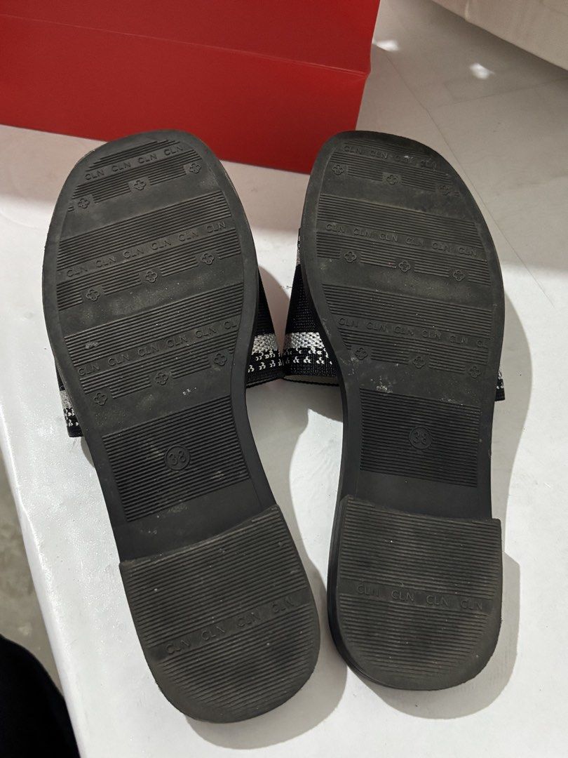 CLN Martia Slides / Slippers Size 38 (Category: Slippers and slides) located in Calamba. Submitted by jjongtoram (Listing ID 1470309493, Image 3). Description: Used twice only. As good as new! With complete packaging. pm meow.dcltr on ig for faster replies payment: gcash delivery: j&t or lalamove loc: calamba laguna.