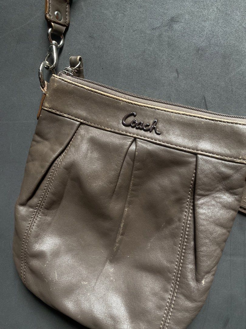 coach (Category: Sling Bags) located in Manila. Submitted by rcvnt (Listing ID 1470216821, Image 3). Description: sign of usage.