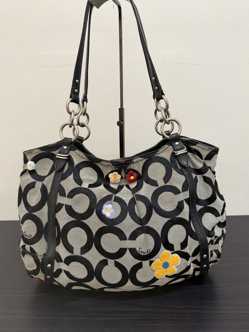 Coach Alexandra op art shoulder bag (Category: Shoulder Bags) located in Davao. Submitted by kayax09 (Listing ID 1470168990, Image 2). Description: Well used bag. Some rubs on its canvas. Iron patches applied. .