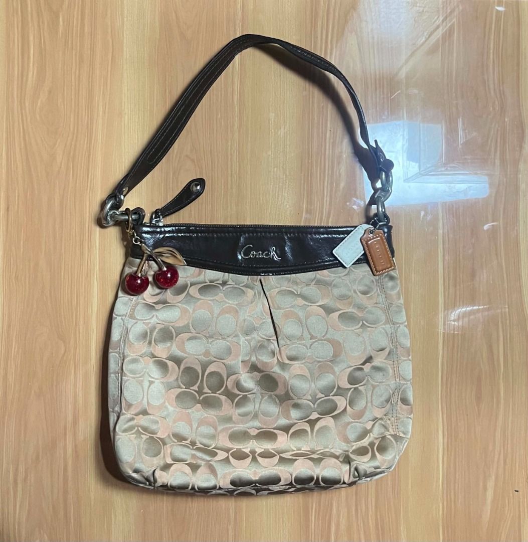 Coach Ashley Signature Hippie Bag (Category: Tote Bags) located in Manila. Submitted by senggggg. (Listing ID 1470265321, Image 1). Description: good condition working zip no hidden issue check details.
