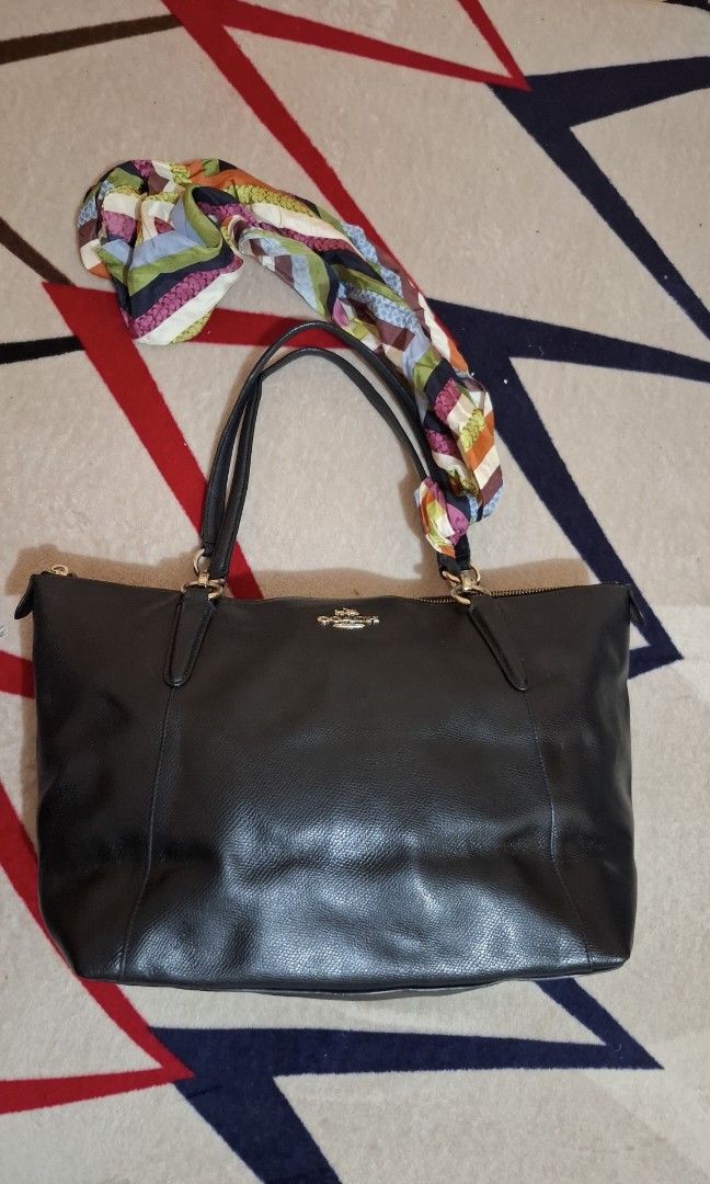 COACH AVA SHOULDER BAG/TOTE BAG (Category: Tote Bags) located in Antipolo. Submitted by goldentiger-ac44 (Listing ID 1470265729, Image 2). Description: KOTSS Ava black crossgrain leather medium tote shoulder bag Excellent condition Price 3k Antipolo city location.