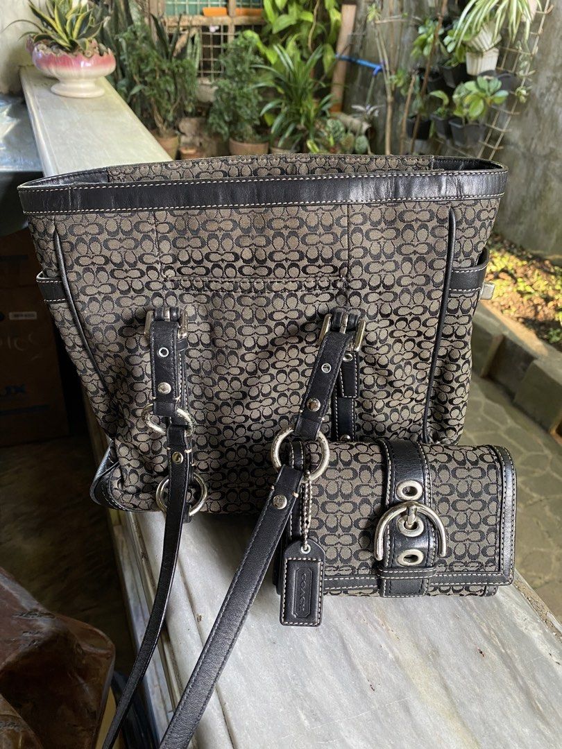 COACH BAG & WALLET ( BUNDLE ) (Category: Luxury Bags & Wallets) located in San Pablo. Submitted by pj_thrifthings (Listing ID 1470348247, Image 1). Description: COACH BAG AND WALLET ( BUNDLE ) AUTHENTIC LEGIT GUARANTEED EXCELLENT CONDITION CAN DO SHIPPING NATION WIDE.