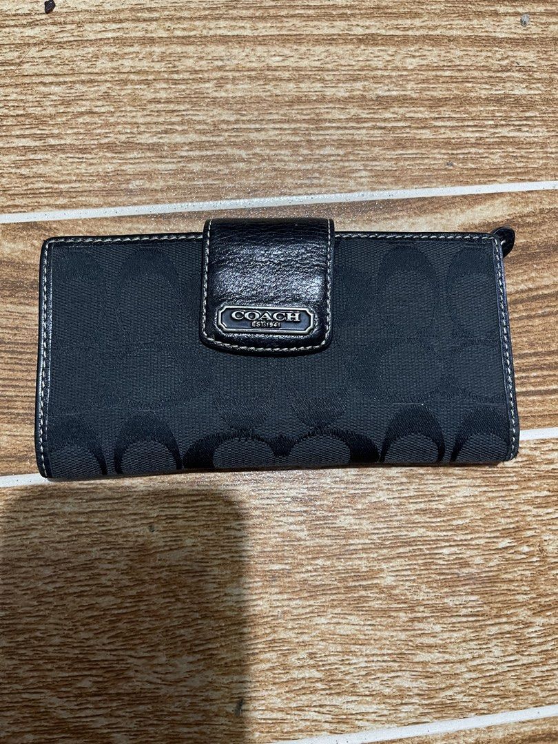 Coach Black Signature Canvas Long Wallet (Category: Wallets & Card holders) located in Mandaluyong City. Submitted by mark2pac (Listing ID 1470317256, Image 1). Description: - Authentic Coach long wallet - Material: Black signature canvas with black leather trim - Hardware: Silver-tone logo plaque - Interior: Soft pink leather lining - Storage: Multiple card slots, cash compartments, and ID window - Condition: Brand new / Excellent (ready for dai