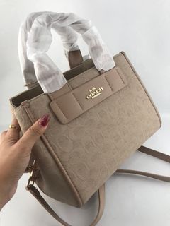 (Category: ) located in . Submitted by bagsboutiqueph (Listing ID 1470158582, Image 1). Description: .