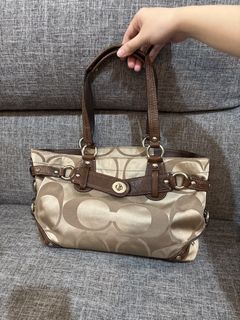 (Category: ) located in . Submitted by bagsistersph (Listing ID 1470271149, Image 1). Description: .