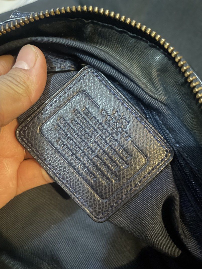 Coach Crossgrain Leather (Category: Shoulder Bags) located in San Carlos. Submitted by graciahoney (Listing ID 1470280090, Image 2). Description: .