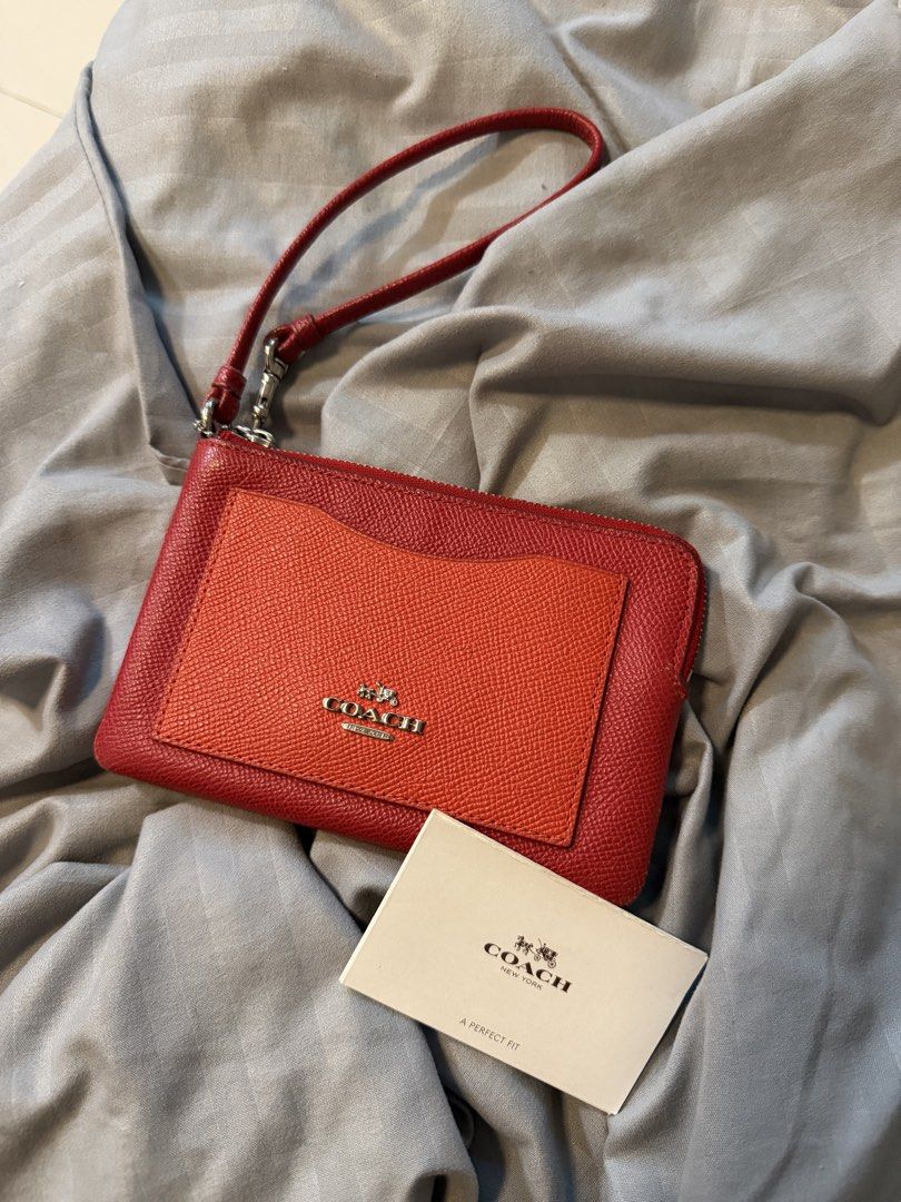 Coach Crossgrain Leather Wristlet (Category: Luxury Bags & Wallets) located in Manila. Submitted by darlingria (Listing ID 1470256579, Image 1). Description: no issues, scratches or any rubs.