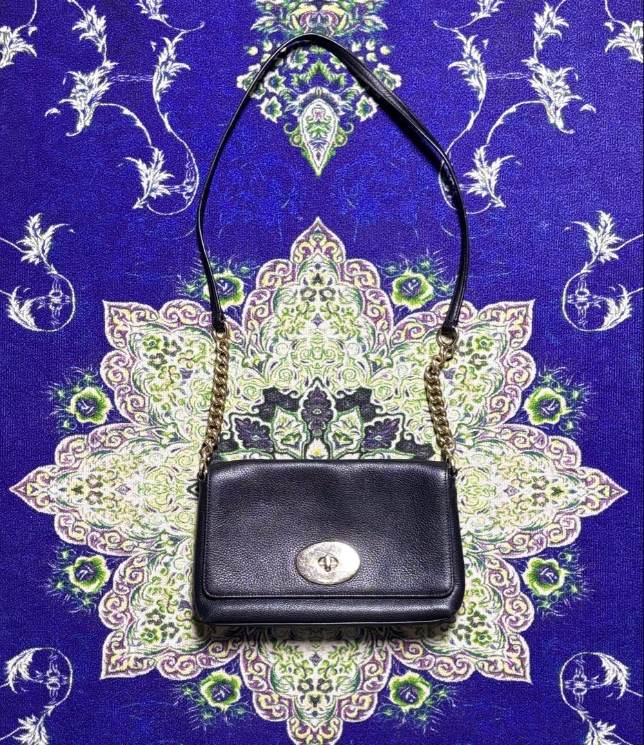 Coach Crosstown Crossbody Bag (Category: Cross-body Bags) located in Valenzuela. Submitted by telagram (Listing ID 1470143687, Image 1). Description: .