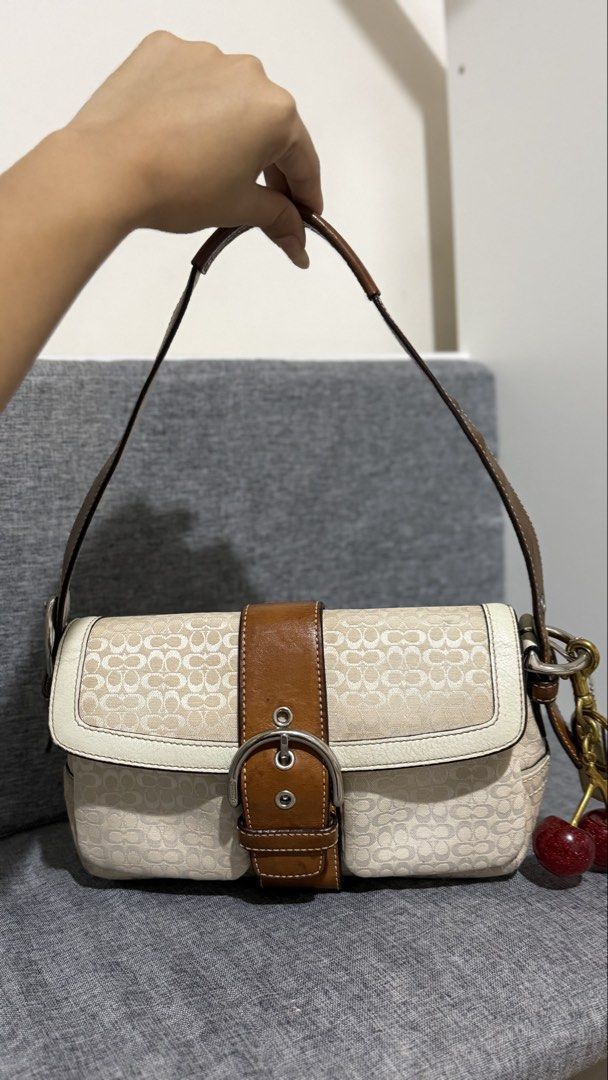 COACH DOUBLE POCKET SOHO (Category: Luxury Bags & Wallets) located in Cebu City. Submitted by jamiealter72727 (Listing ID 1470176881, Image 3). Description: SEE PICS FOR FLAWS.
