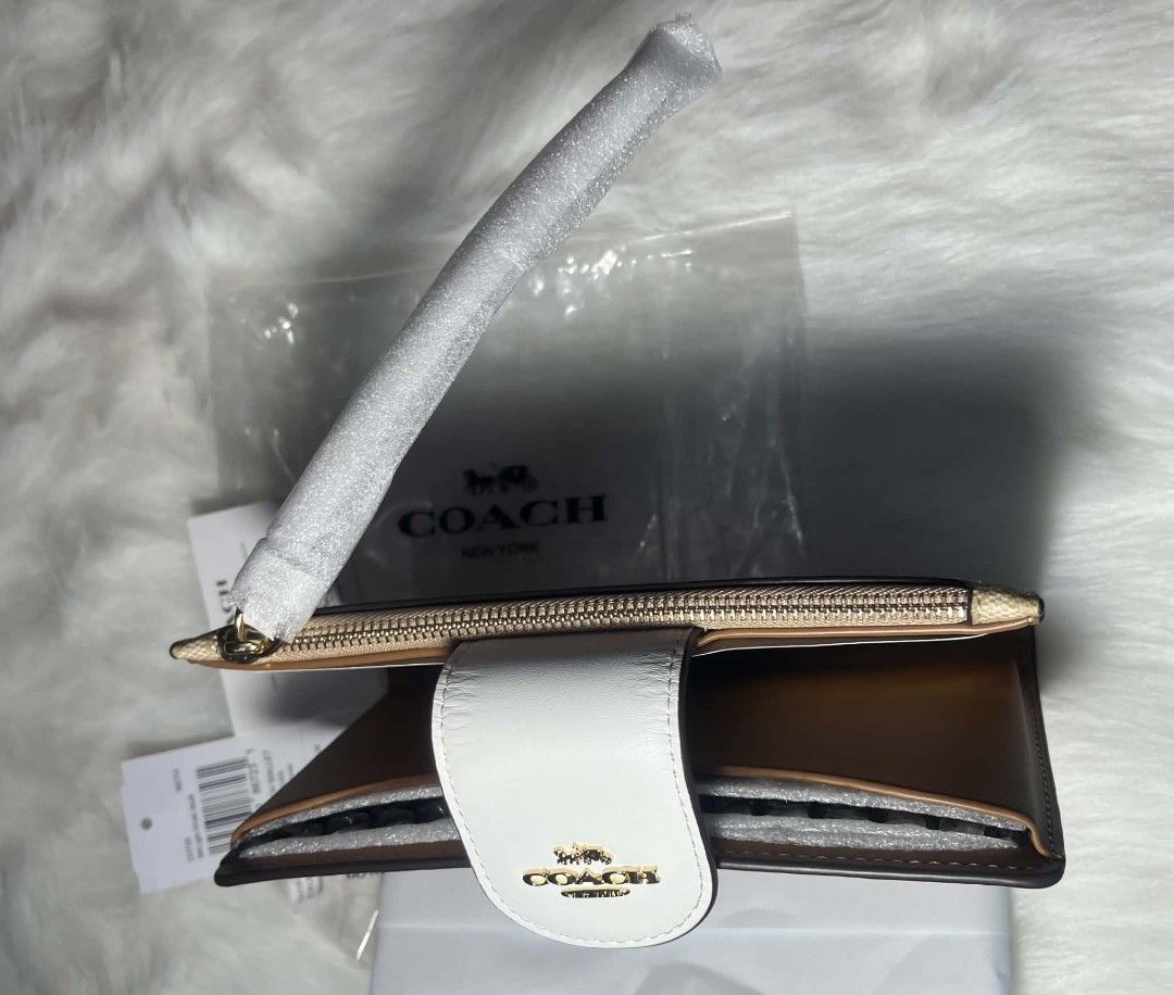 Coach Floral Print Tech Phone Wallet (Category: Wallets & Card holders) located in Imus. Submitted by maria_pilayo (Listing ID 1470344827, Image 3). Description: - Coach - 💯% Authentic, Brand new with tags and care card - Light khaki multi floral print in signature coated canvas - White leather snap closure and brown interior - Multiple card slots, ID window, and zip pocket - Dedicated phone compartment and includes wrist strap - Measurements: 1