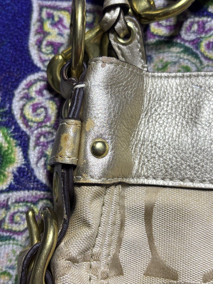 Coach Jacquard Shoulder Bag (Category: Shoulder Bags) located in Valenzuela. Submitted by telagram (Listing ID 1470143263, Image 3). Description: .