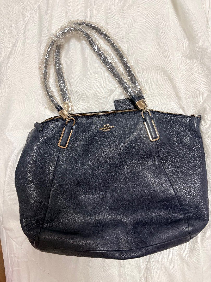Coach Kelsey Satchel Navy Blue Bag (Category: Shoulder Bags) located in Bulacan. Submitted by 3.05tg (Listing ID 1470280596, Image 1). Description: Coach Kelsey Satchel Navy Blue Bag - Signs of usage - Comes with a dust bag mop: gcash mod: lalamove / jnt .