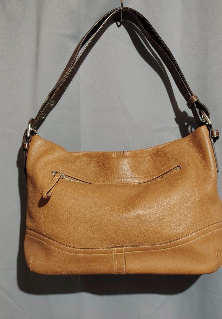 Coach leather (Category: Luxury Bags & Wallets) located in Cavite. Submitted by thrift_finds2000 (Listing ID 1470174569, Image 3). Description: .