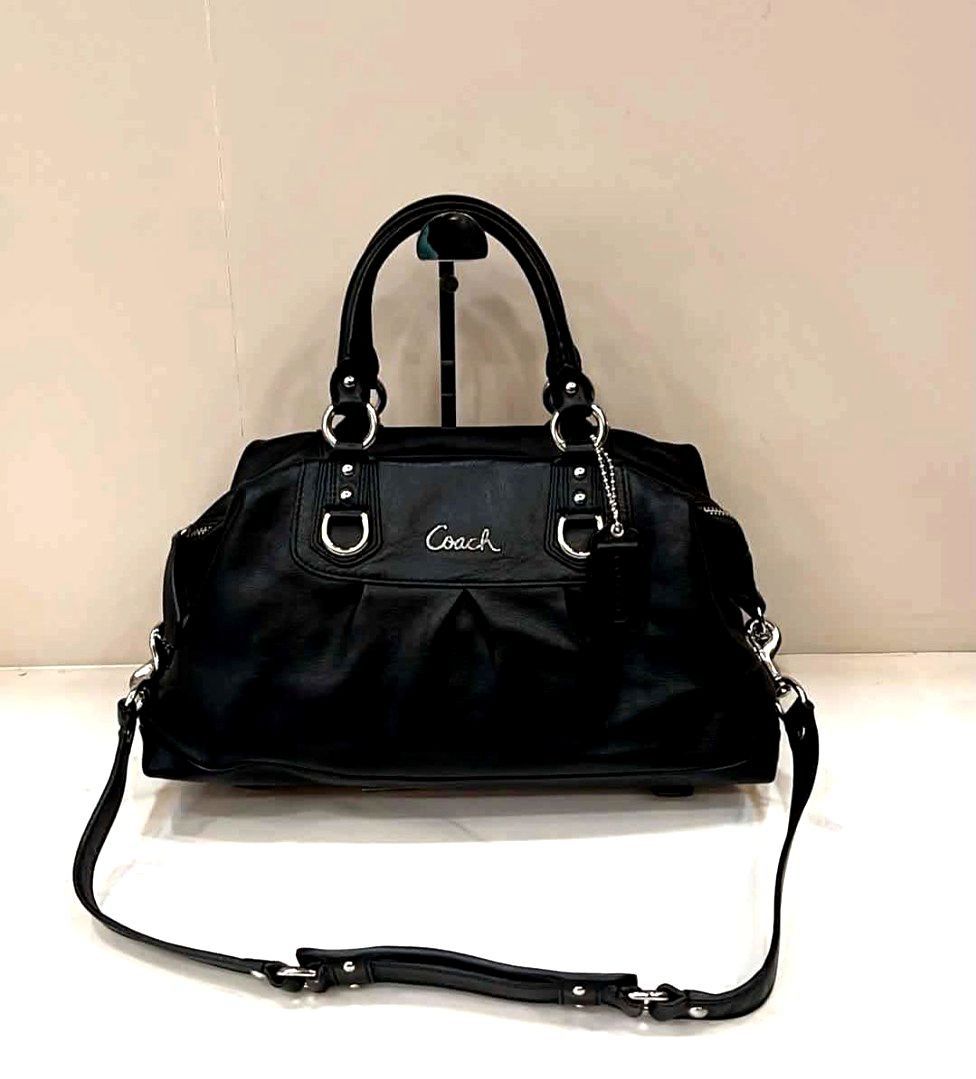 Coach Leather Bag (PRELOVED) (Category: Shoulder Bags) located in Las Pinas. Submitted by vanitystorehouse (Listing ID 1470241718, Image 1). Description: - preloved coach two way bag - coach leather bag.