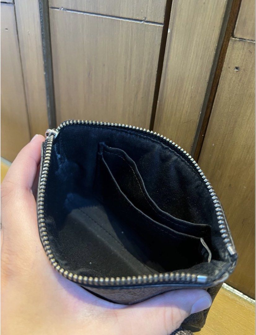 Coach Leather Card Holder Wallet (Category: Luxury Bags & Wallets) located in Quezon City. Submitted by ulan-declutter (Listing ID 1470267165, Image 3). Description: Wristlet has been removed but everything else is still in pristine condition. .