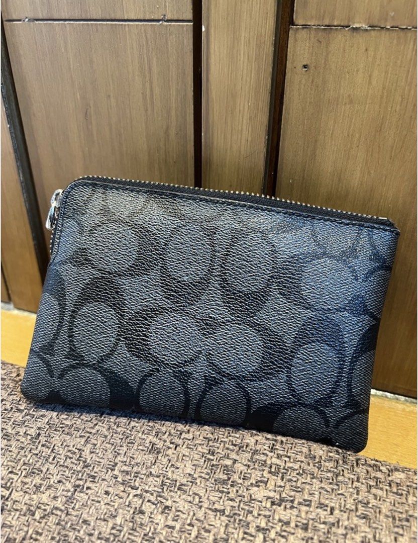 Coach Leather Card Holder Wallet (Category: Luxury Bags & Wallets) located in Quezon City. Submitted by ulan-declutter (Listing ID 1470267165, Image 2). Description: Wristlet has been removed but everything else is still in pristine condition. .