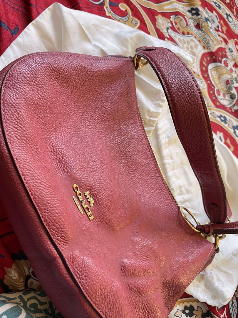 Coach Leather Hobo Shoulder Bag Pink (Category: Luxury Bags & Wallets) located in Masbate. Submitted by leylauren_16 (Listing ID 1470304525, Image 1). Description: -Kita issue pero keri ipa costumized paint -Ykk zip complete hangtag -hardware need i polish Coach leather hobo shoulder bag in a dusty pink shade. Gold-tone hardware and top zip closure. Matching leather hangtag and tassel charm included. Interior lined with pink fabric, featuring a s