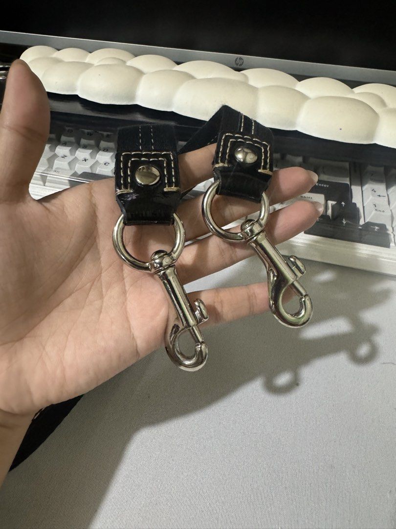 Coach Long strap (Category: Shoulder Bags) located in Lagawe. Submitted by favorsnflavors69115 (Listing ID 1470252983, Image 2). Description: Black coach long strap For coach demi stripe or any coach bag Original 44.5 inches (end to end) 300 + 54 sf j&t.