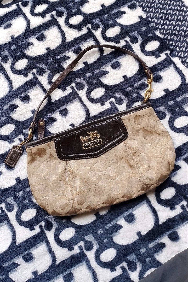Coach madison patent (Category: Luxury Bags & Wallets) located in San Jose. Submitted by niknikssss (Listing ID 1470275450, Image 1). Description: Coach madison patent Slightly used Issue: plss see the picture.