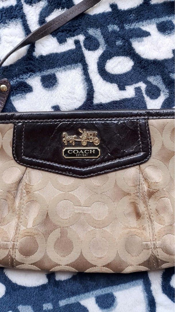 Coach madison patent (Category: Luxury Bags & Wallets) located in San Jose. Submitted by niknikssss (Listing ID 1470275450, Image 3). Description: Coach madison patent Slightly used Issue: plss see the picture.