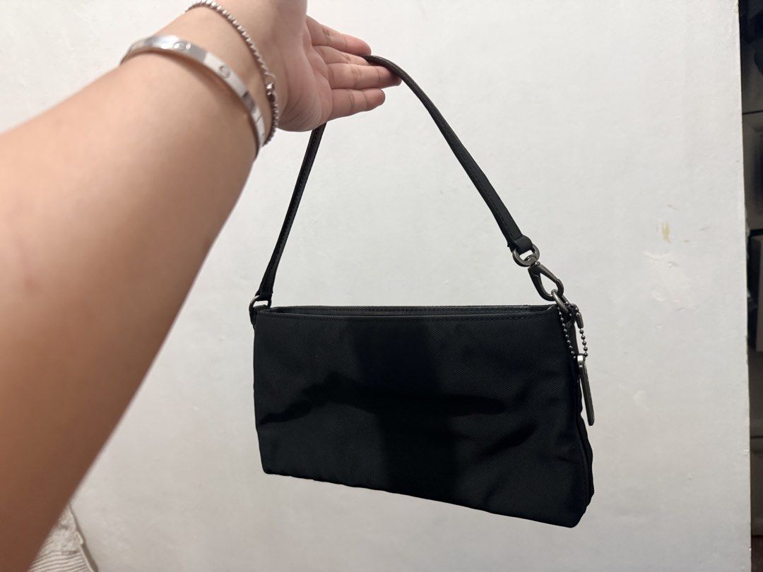 Coach Mercer Demi Baguette (Category: Shoulder Bags) located in Caloocan City. Submitted by payawal102 (Listing ID 1470308999, Image 1). Description: Black nylon/twill body with leather trim Gunmetal / dark metallic hardware with a matching Coach hangtag.