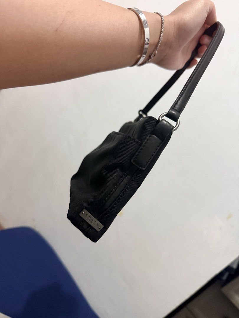 Coach Mercer Demi Baguette (Category: Shoulder Bags) located in Caloocan City. Submitted by payawal102 (Listing ID 1470308999, Image 3). Description: Black nylon/twill body with leather trim Gunmetal / dark metallic hardware with a matching Coach hangtag.