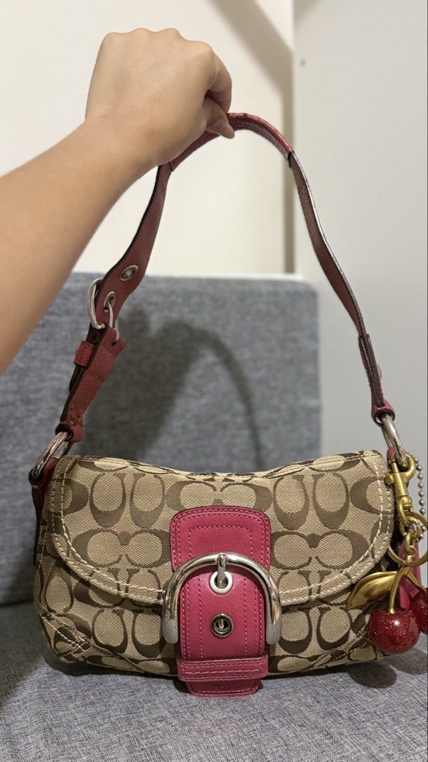 COACH PINK SOHO (Category: Luxury Bags & Wallets) located in Cebu City. Submitted by jamiealter72727 (Listing ID 1470177139, Image 1). Description: SEE PICS FOR ISSUES.