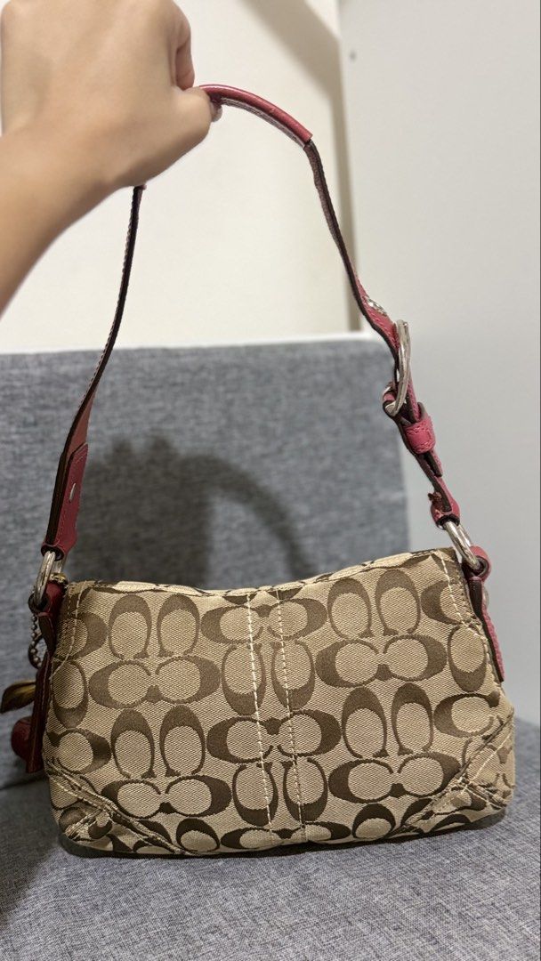 COACH PINK SOHO (Category: Luxury Bags & Wallets) located in Cebu City. Submitted by jamiealter72727 (Listing ID 1470177139, Image 2). Description: SEE PICS FOR ISSUES.