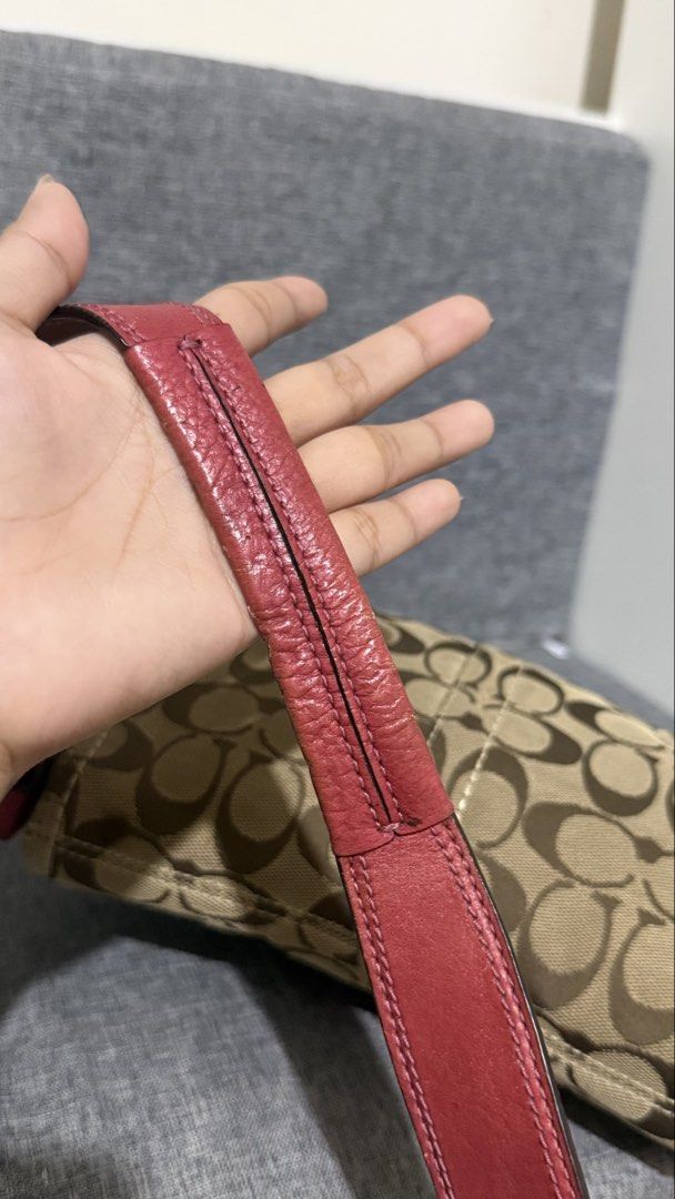 COACH PINK SOHO (Category: Luxury Bags & Wallets) located in Cebu City. Submitted by jamiealter72727 (Listing ID 1470177139, Image 3). Description: SEE PICS FOR ISSUES.