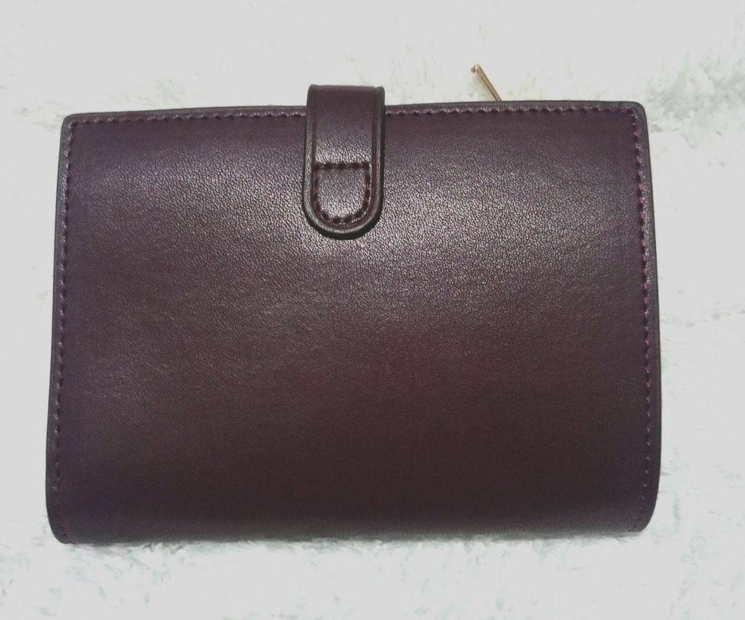 COACH (Preloved) (Category: Wallets & Card holders) located in Las Pinas. Submitted by mckprelovedbrandnew (Listing ID 1470329422, Image 2). Description: - Preloved coach wallet - used twice.