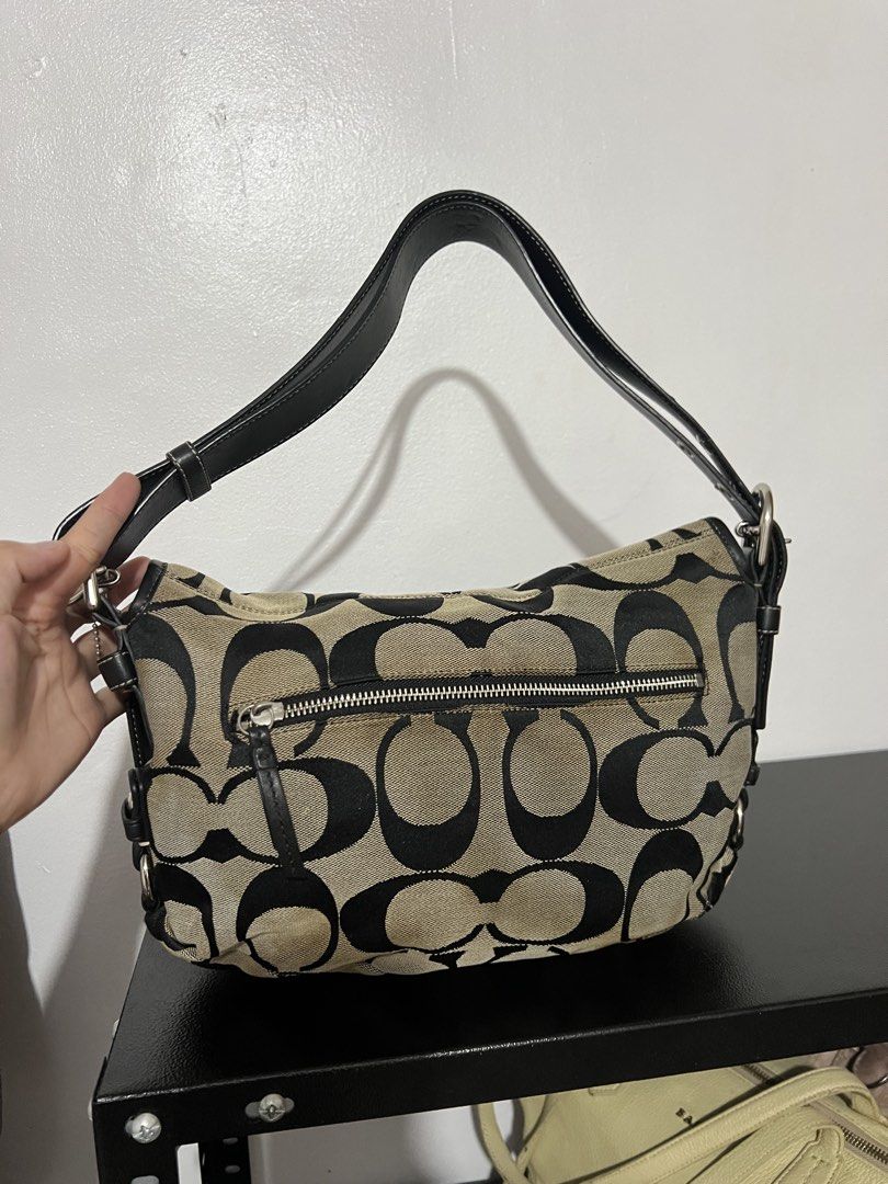 Coach signature C canvass Turnlock (Category: Luxury Bags & Wallets) located in Tacloban City. Submitted by classy_luxury (Listing ID 1470184889, Image 2). Description: Coach C canvass turnlock Excellent condition: very clean inside no rubs Issue: madumi lang sa labas .