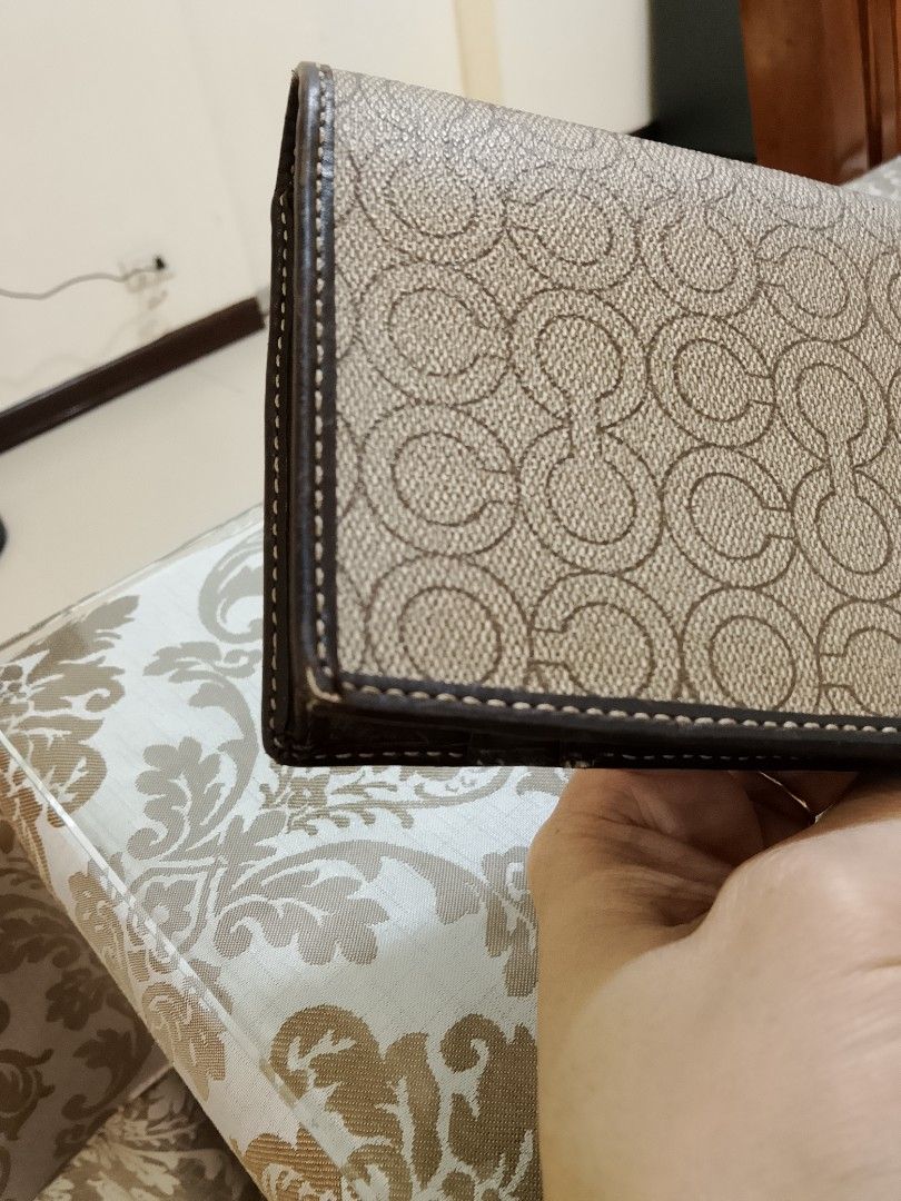 Coach Signature C Long Wallet Brown (Category: Wallets & Card holders) located in Paranaque City. Submitted by paras0620 (Listing ID 1470155293, Image 3). Description: preloved coach men long wallet issue: check nyo pic. Add for shipping fee Thanks!.