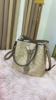 (Category: ) located in . Submitted by happyshopper212 (Listing ID 1470198188, Image 1). Description: .