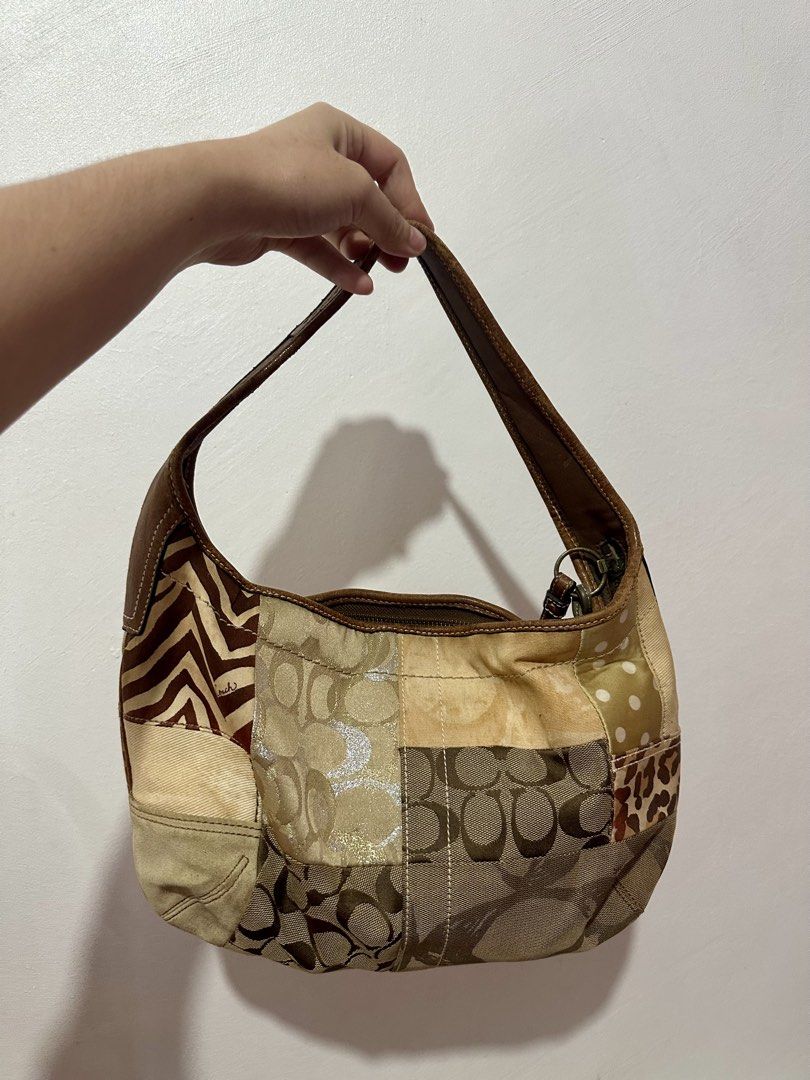 Coach Signature Patchwork Hobo (Category: Luxury Bags & Wallets) located in Pili. Submitted by sophia_99 (Listing ID 1470271536, Image 2). Description: Signs of usage sa strap but medyo nawala lang ng konti yung leather part Used few times only.