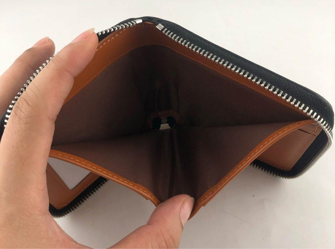 Coach Small Zip Around Wallet (Category: Wallets & Card holders) located in Binan City. Submitted by pinkykeenshop (Listing ID 1470346666, Image 3). Description: .