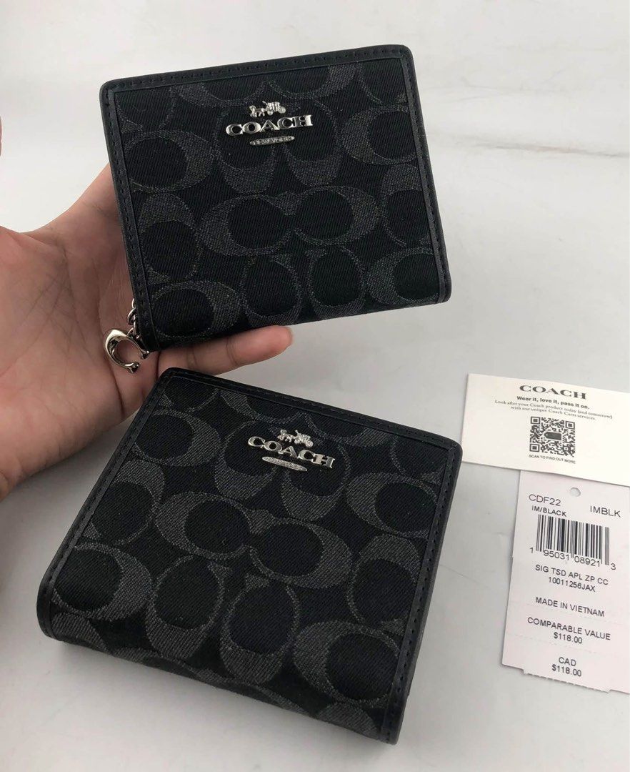 Coach Snap Wallet (Category: Wallets & Card holders) located in Binan City. Submitted by pinkykeenshop (Listing ID 1470346381, Image 1). Description: .