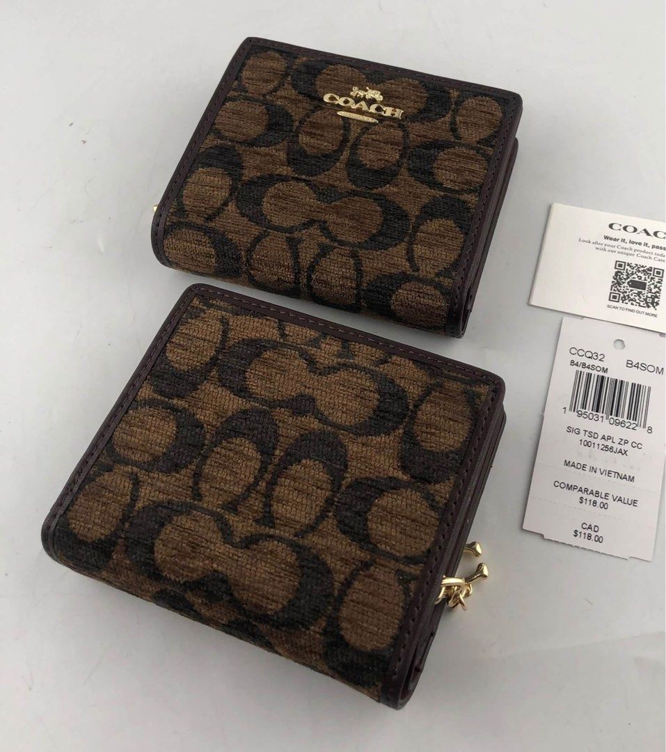 Coach Snap Wallet (Category: Wallets & Card holders) located in Binan City. Submitted by pinkykeenshop (Listing ID 1470346417, Image 3). Description: .
