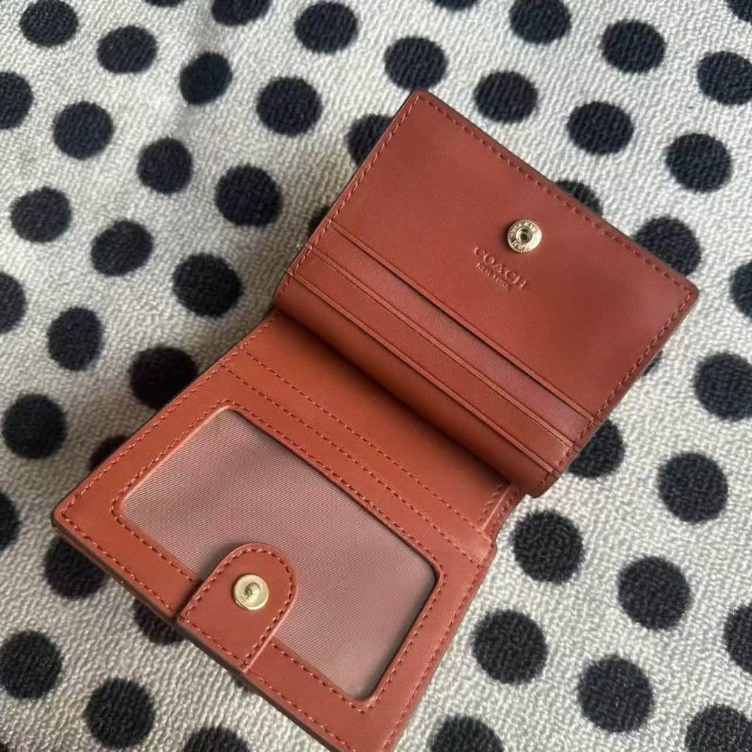 COACH SNAP WALLET IN SIGNATURE CHENILLE (Category: Wallets & Card holders) located in Pasig City. Submitted by titalana2011991 (Listing ID 1470172483, Image 3). Description: Fixed Price Return if Fake.