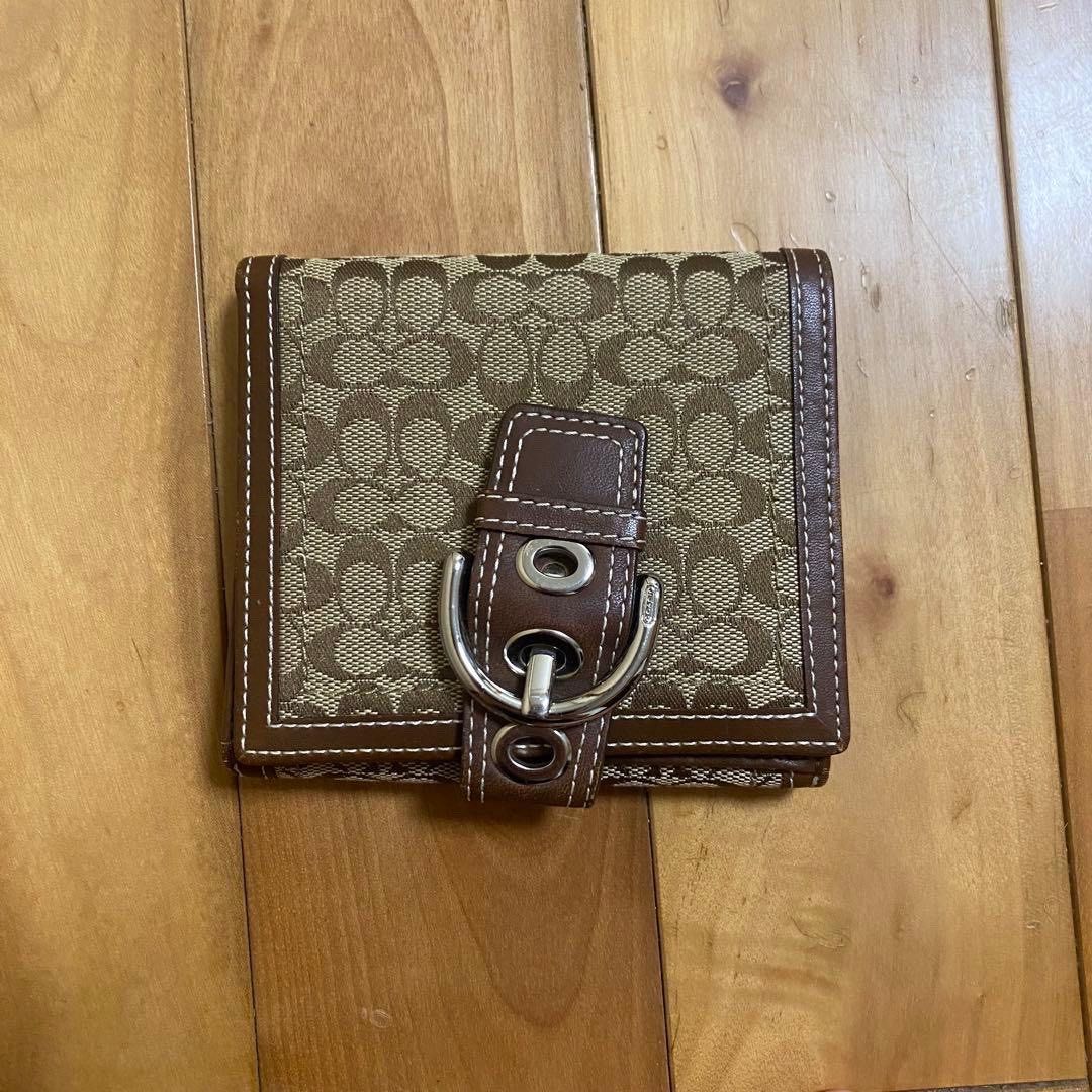 Coach Soho Wallet (Category: Luxury Bags & Wallets) located in Bayombong. Submitted by declutterbyriri (Listing ID 1470297856, Image 1). Description: 🇯🇵🤎 JAPAN SOURCE | OPEN FOR EARLY DIBS! 🎀🩰 ୨୧ ₊˚⊹ VINTAGE COACH SOHO WALLET 🤎✨ 🧺 CONDITION ♡ Minimal flaws based on the listing photos ♡ Like-new appearance, as described in the listing ♡ Please refer to the photos for the item’s actual condition ╰┈➤ Please zoom in on the listing photos to ch