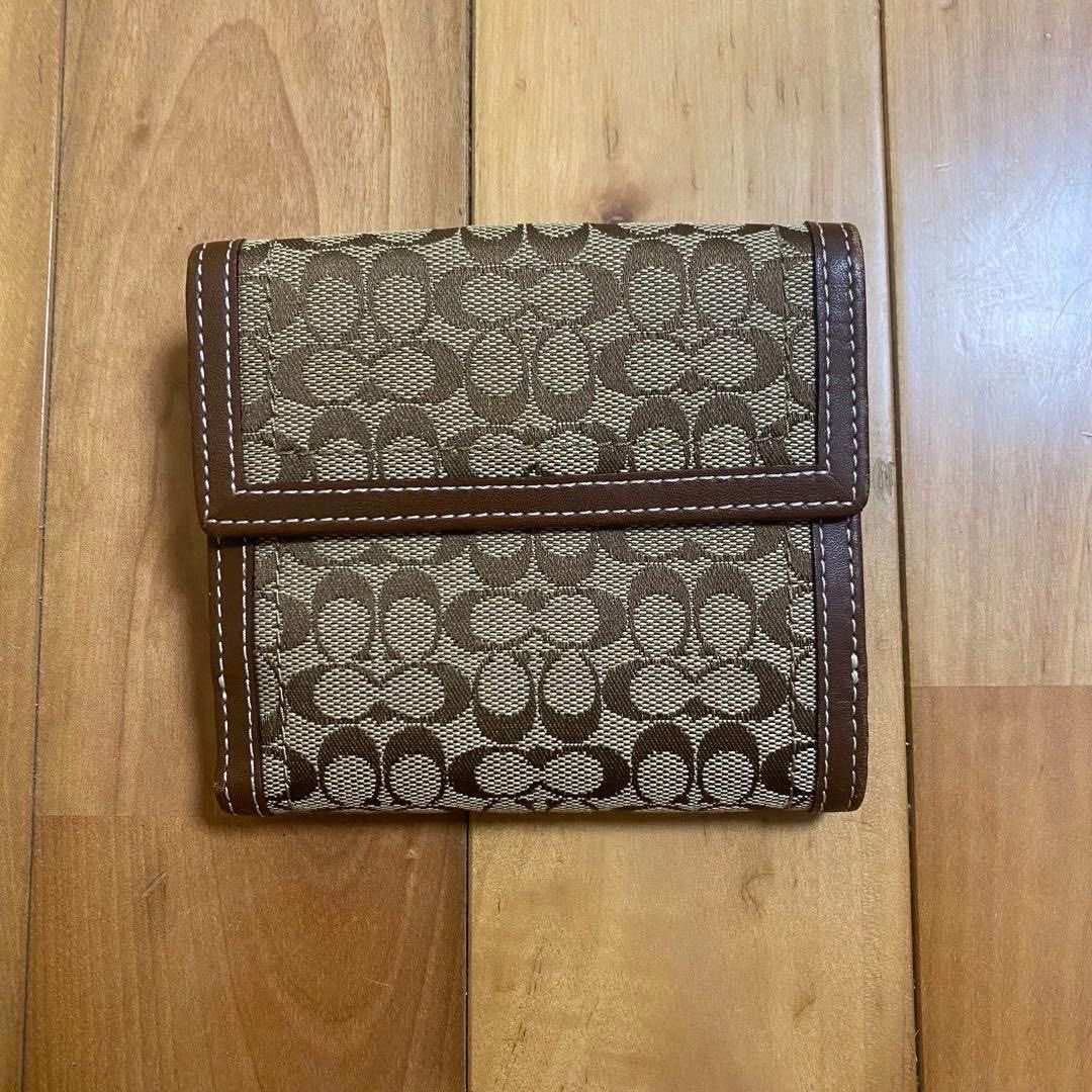 Coach Soho Wallet (Category: Luxury Bags & Wallets) located in Bayombong. Submitted by declutterbyriri (Listing ID 1470297856, Image 2). Description: 🇯🇵🤎 JAPAN SOURCE | OPEN FOR EARLY DIBS! 🎀🩰 ୨୧ ₊˚⊹ VINTAGE COACH SOHO WALLET 🤎✨ 🧺 CONDITION ♡ Minimal flaws based on the listing photos ♡ Like-new appearance, as described in the listing ♡ Please refer to the photos for the item’s actual condition ╰┈➤ Please zoom in on the listing photos to ch