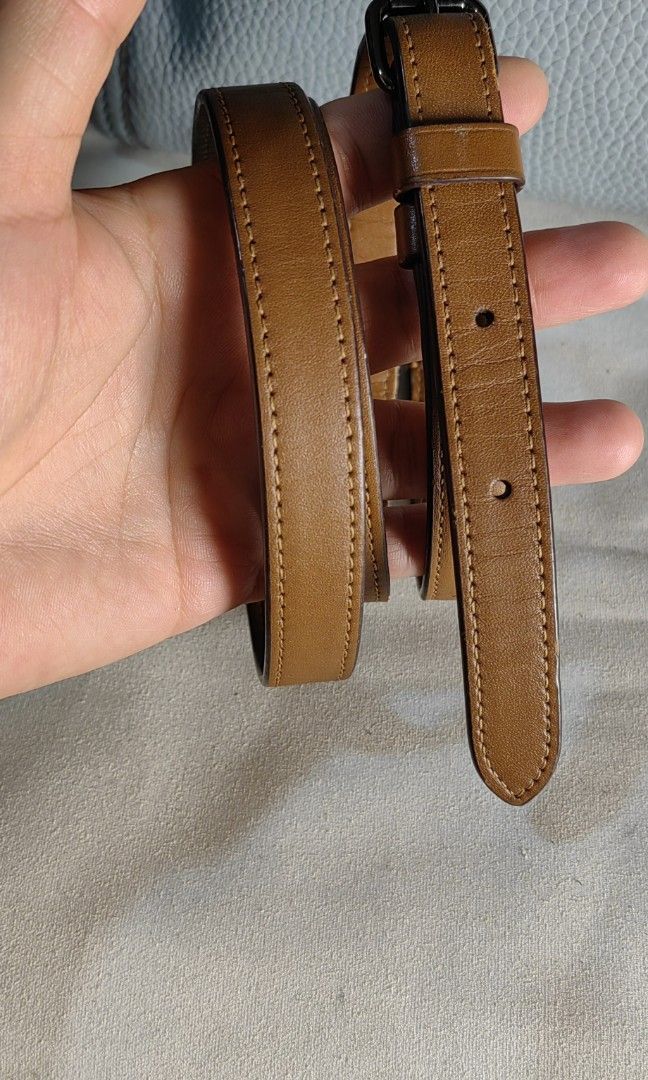 Coach Swagger (Category: Cross-body Bags) located in Bacolod City. Submitted by darriebags88 (Listing ID 1470151109, Image 3). Description: med size genuine leather auth.