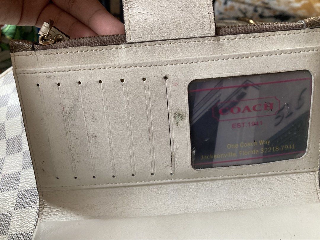 COACH WALLET (Category: Luxury Bags & Wallets) located in Manila. Submitted by jieoxy (Listing ID 1470176094, Image 3). Description: Well used coach wallet for only ₱900 Slightly dents only (washable) Rfs: need money .