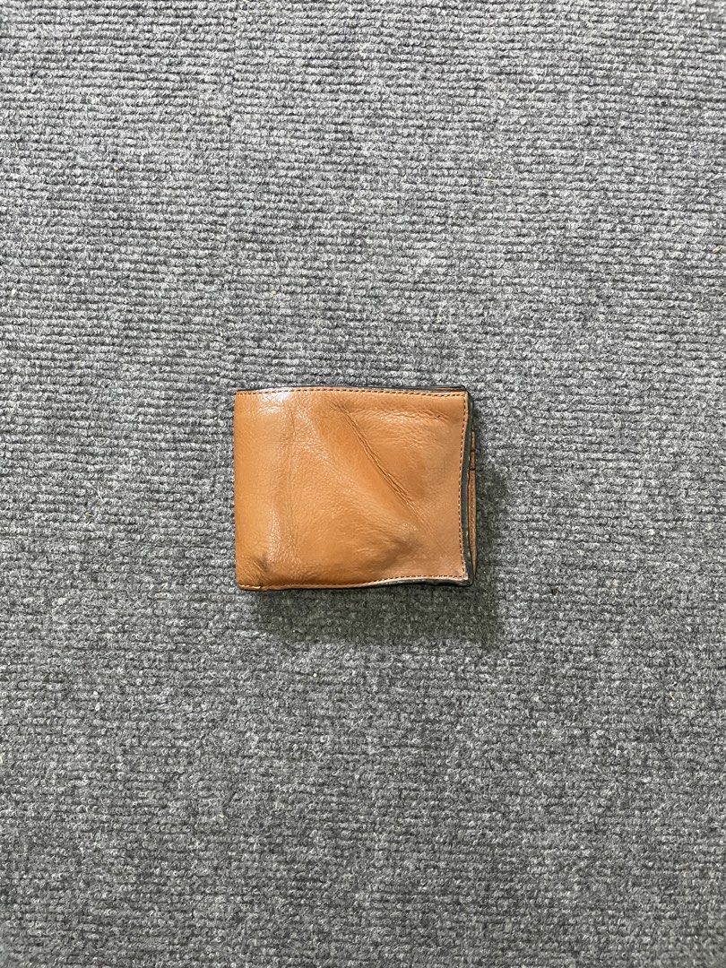 Coach wallet (Category: Luxury Bags & Wallets) located in Cagayan de Oro. Submitted by mrs.dani (Listing ID 1470209874, Image 1). Description: Excellent condition Issue: need to form, parang na deformed lng cya Dm for more details .