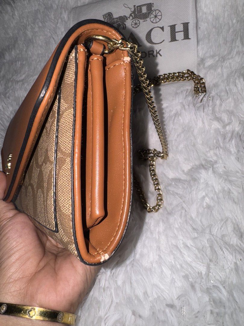 Coach Wallet with sling (off) with flaws (Category: Wallets & Card holders) located in Pasay City. Submitted by kiwimango03 (Listing ID 1470253518, Image 3). Description: Selling coach wallet with sling not auth With flaws as shown in photos (can be repaint) Super new pa never pa nagamit nagbakbak slight yung leatherette :( .